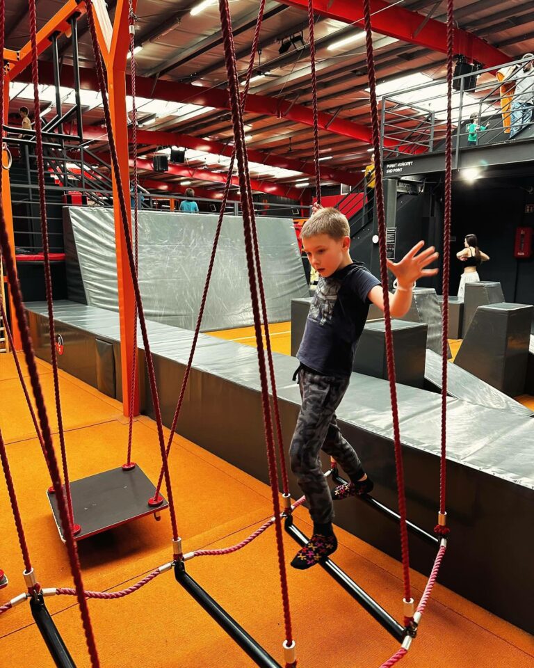 polkolonie-zimowe-tor-przeszkod